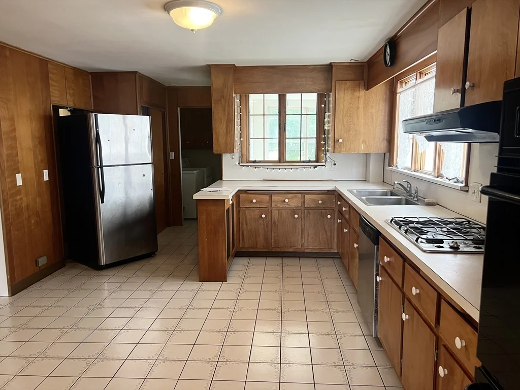 2 bed, 1 bath apartment for rent at 373 Winthrop St Unit 2, Winthrop — photo 2 of 15