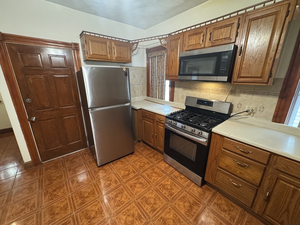 4 bed, 1 bath apartment for rent at 374 Bowdoin St Unit 1, Dorchester — photo 3 of 29