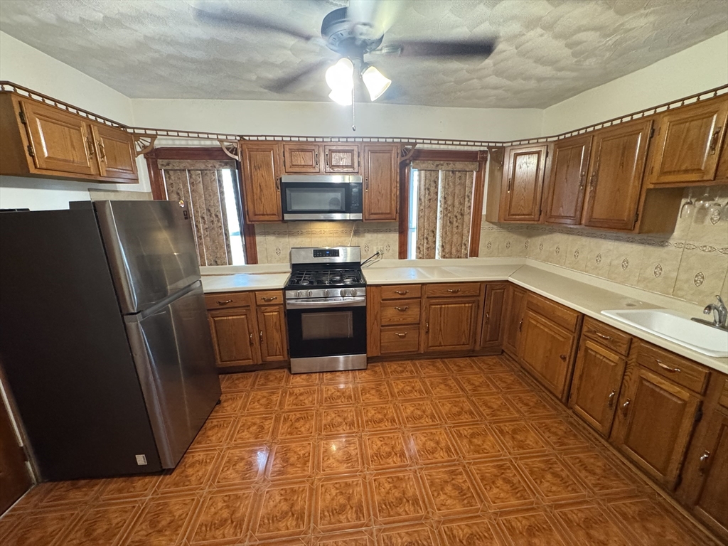 4 bed, 1 bath apartment for rent at 374 Bowdoin St Unit 1, Dorchester