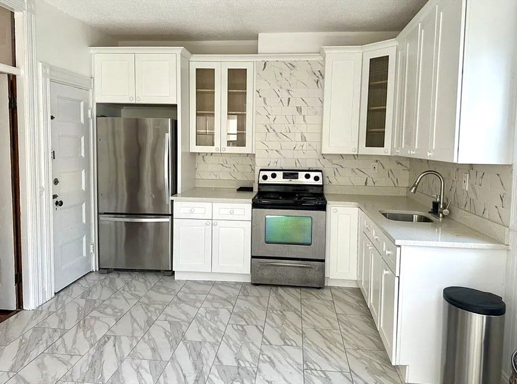 4 bed, 2 bath apartment for rent at 374 Centre St Unit 2, Jamaica Plain — photo 3 of 6