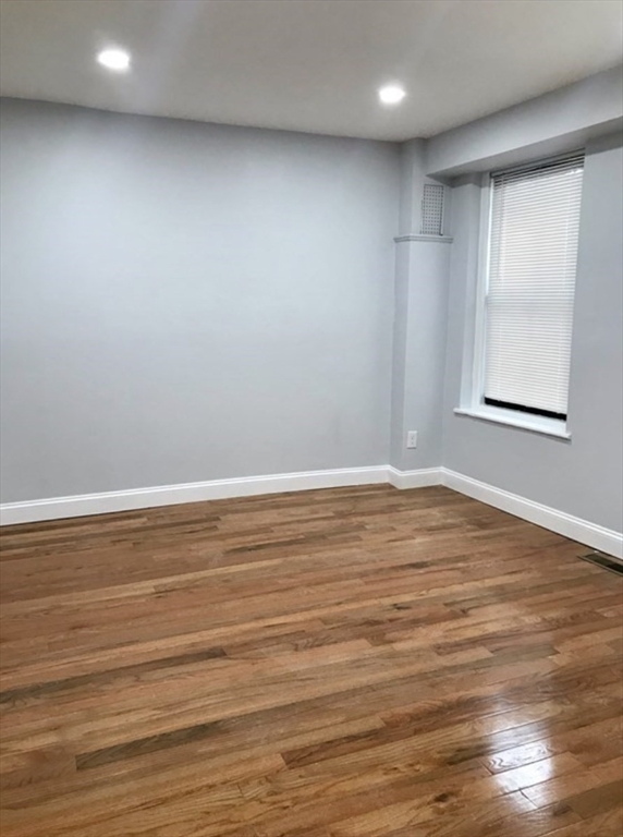 4 bed, 2 bath apartment for rent at 374 Centre St Unit 2, Jamaica Plain — photo 5 of 6