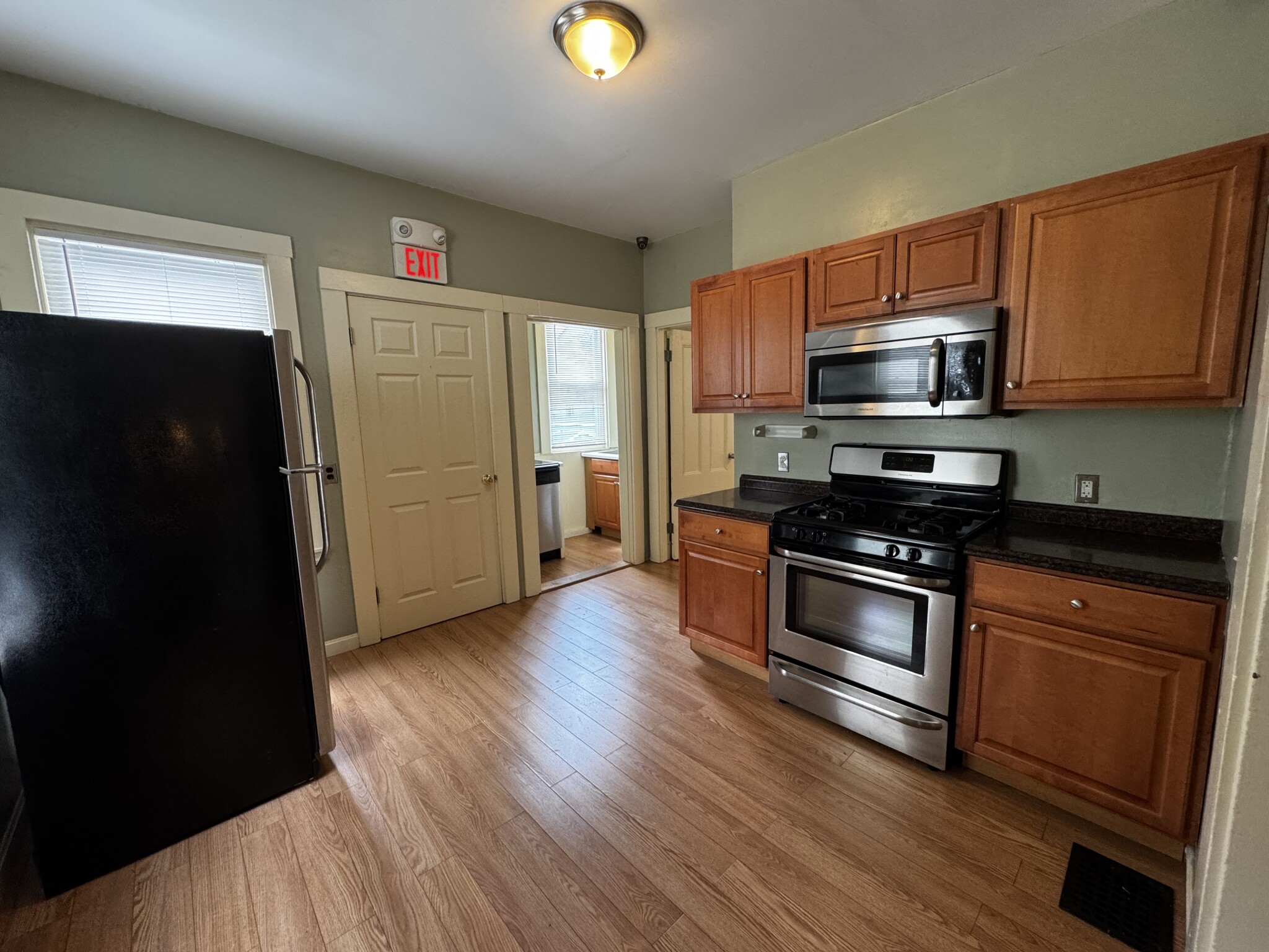 3 bed, 1.5 bath apartment for rent at 374 Highland Ave Unit SF, Davis Square