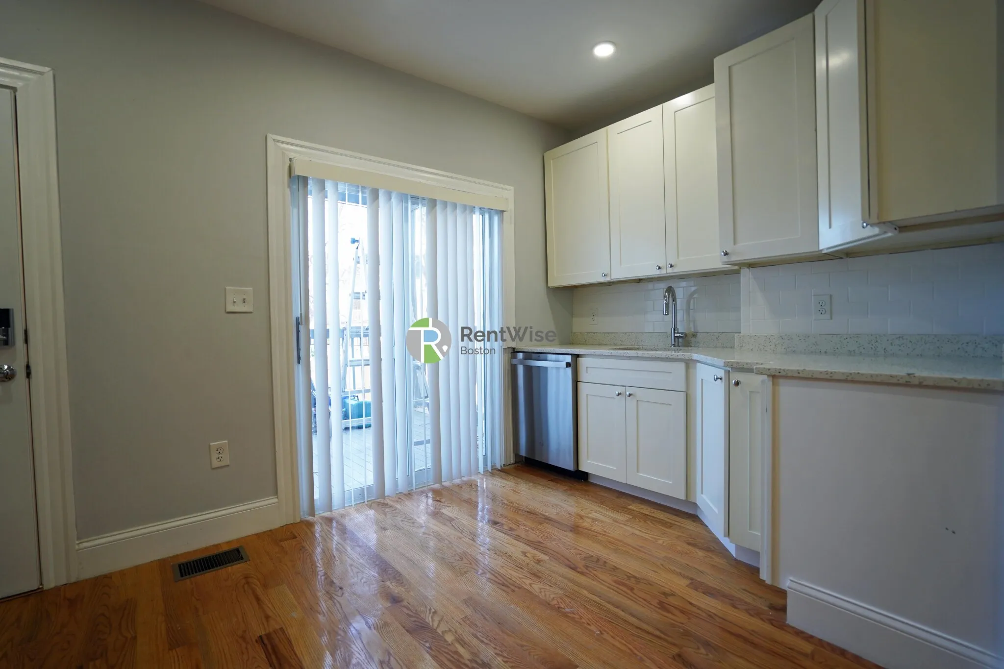 2 bed, 1 bath apartment for rent at 374 Oxford St Unit 2, Baldwin — photo 6 of 20