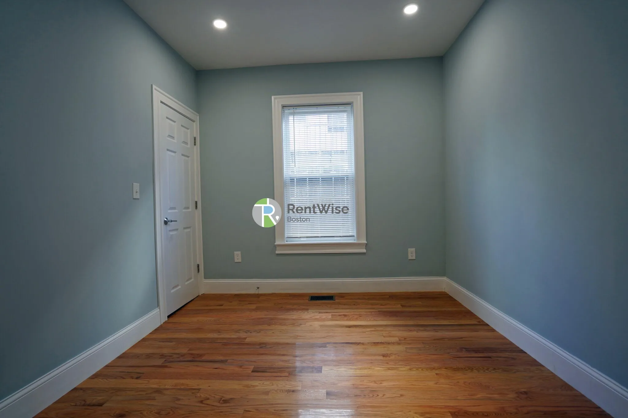 2 bed, 1 bath apartment for rent at 374 Oxford St Unit 2, Baldwin — photo 17 of 20