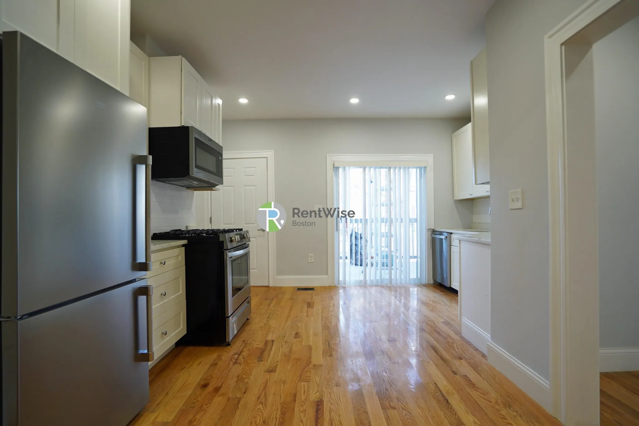2 bed, 1 bath apartment for rent at 374 Oxford St Unit 2, Baldwin — photo 4 of 20