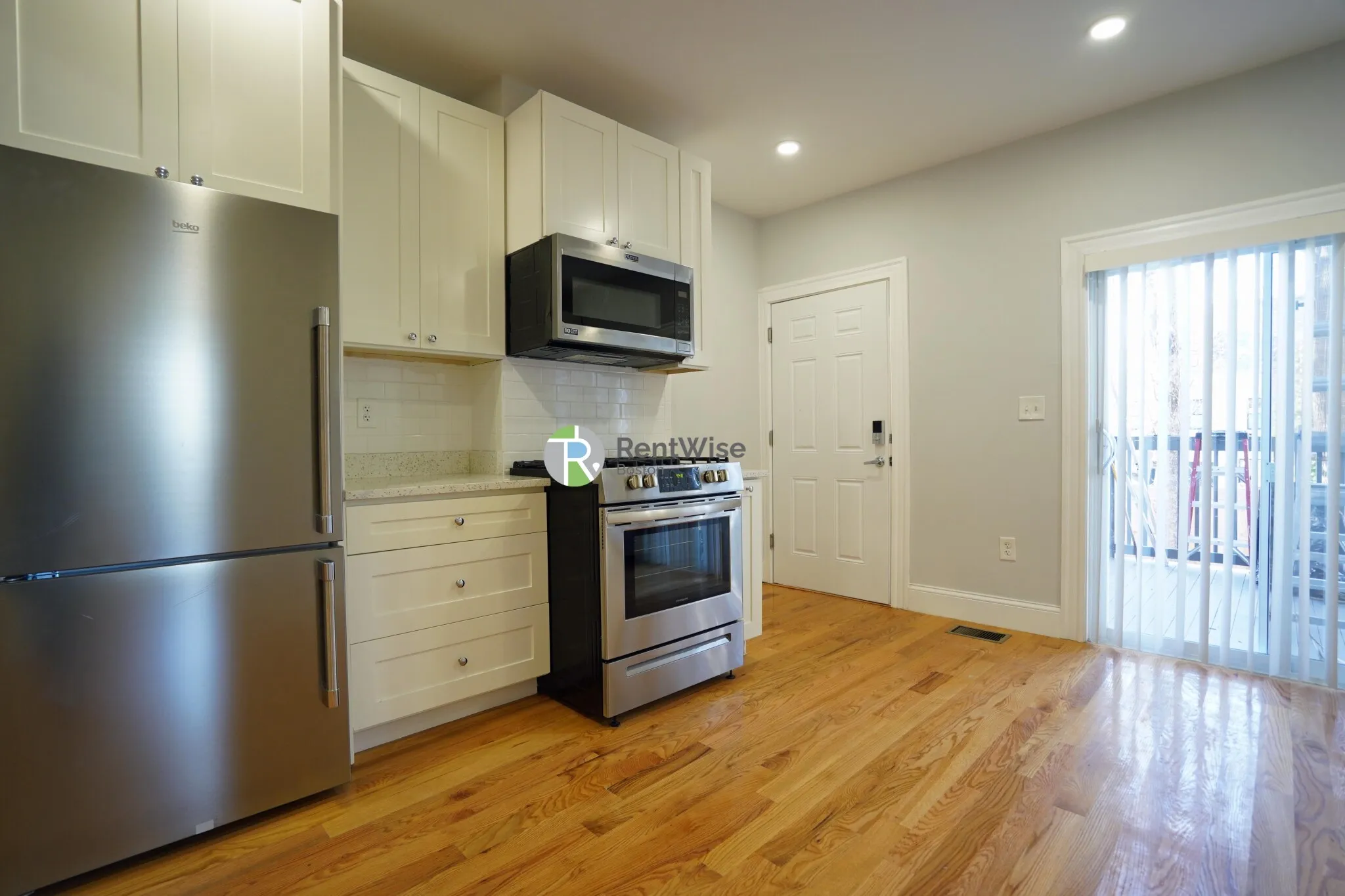 2 bed, 1 bath apartment for rent at 374 Oxford St Unit 2, Baldwin — photo 5 of 20