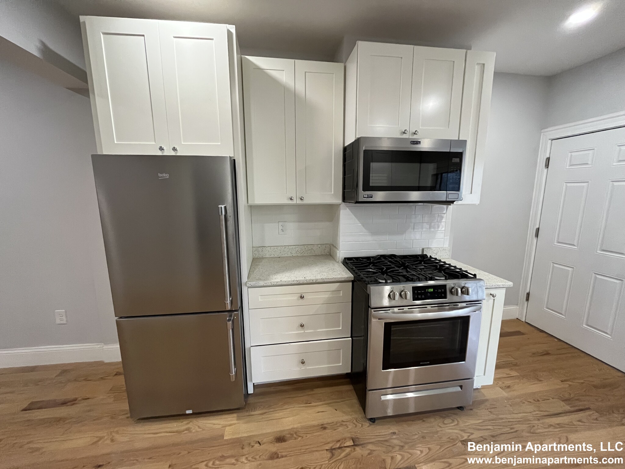 2 bed, 1 bath apartment for rent at 374 Oxford St Unit 2O, Baldwin — photo 2 of 32