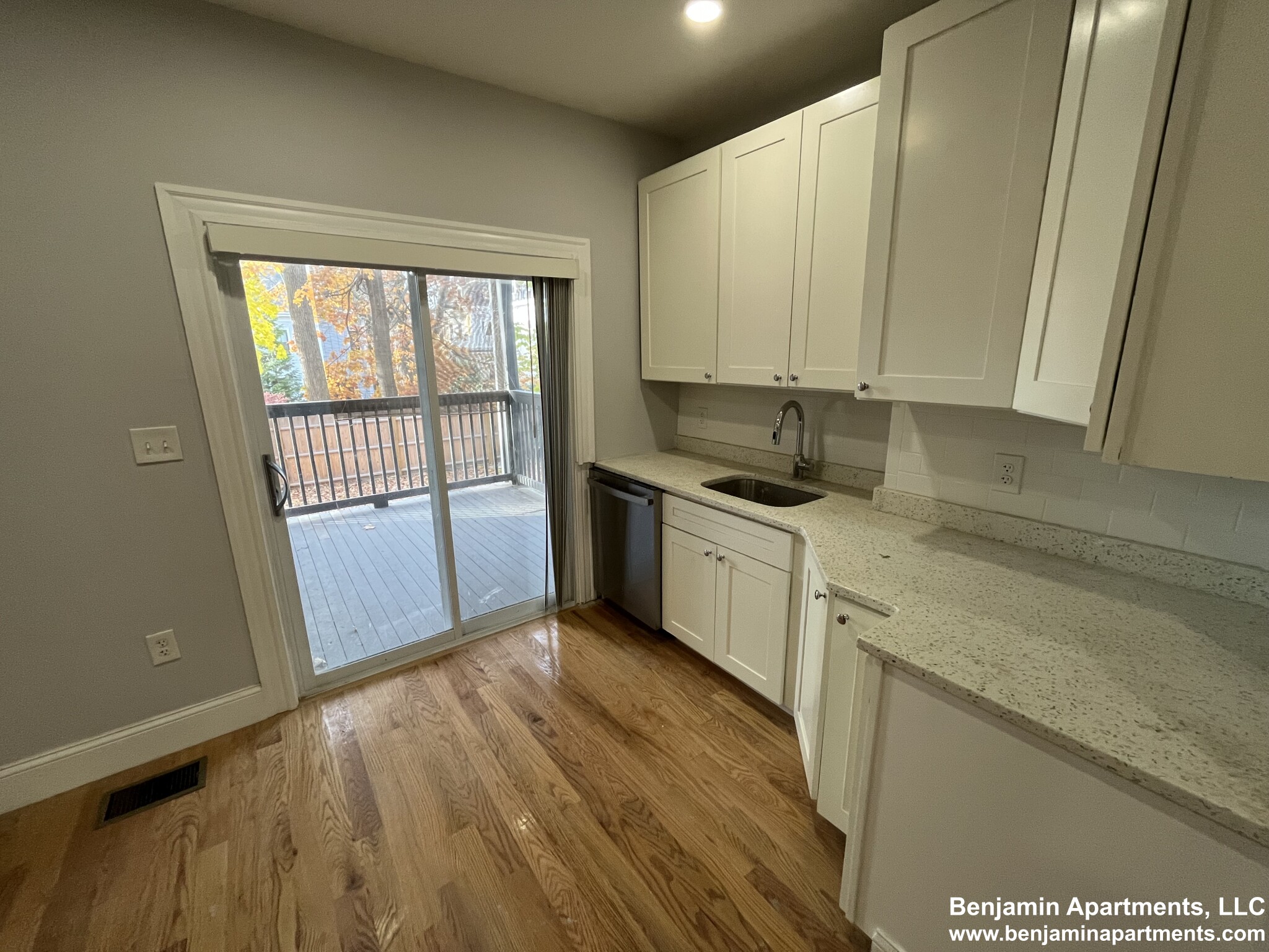 2 bed, 1 bath apartment for rent at 374 Oxford St Unit 2O, Baldwin — photo 3 of 32