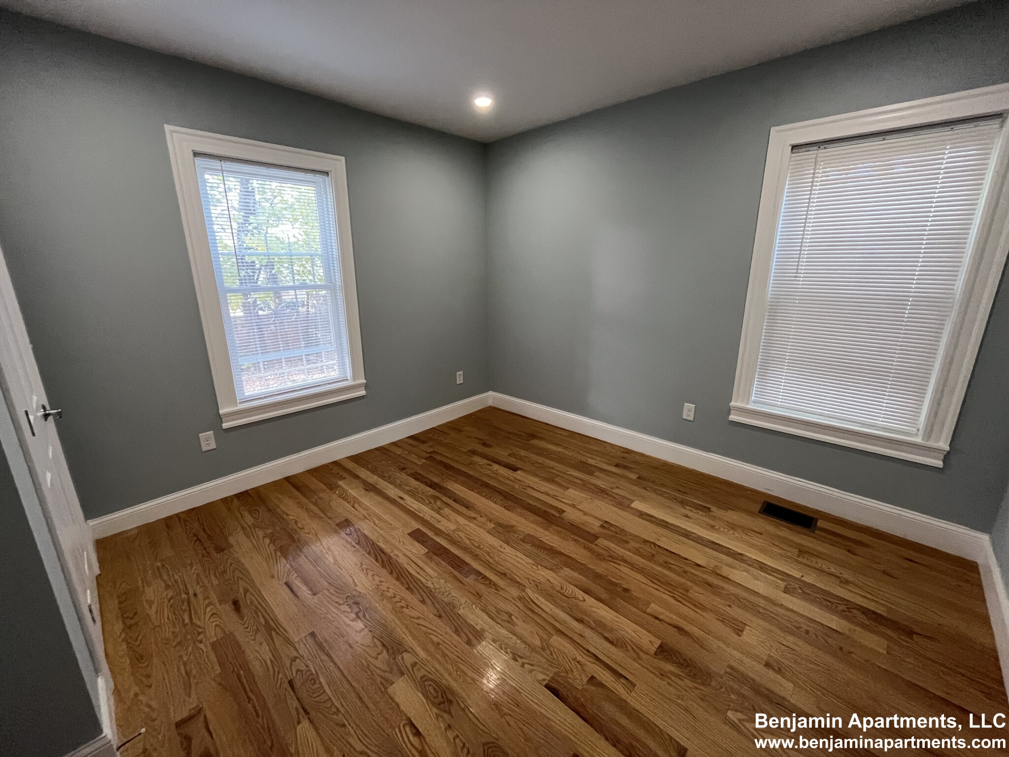 2 bed, 1 bath apartment for rent at 374 Oxford St Unit 2O, Baldwin — photo 5 of 32