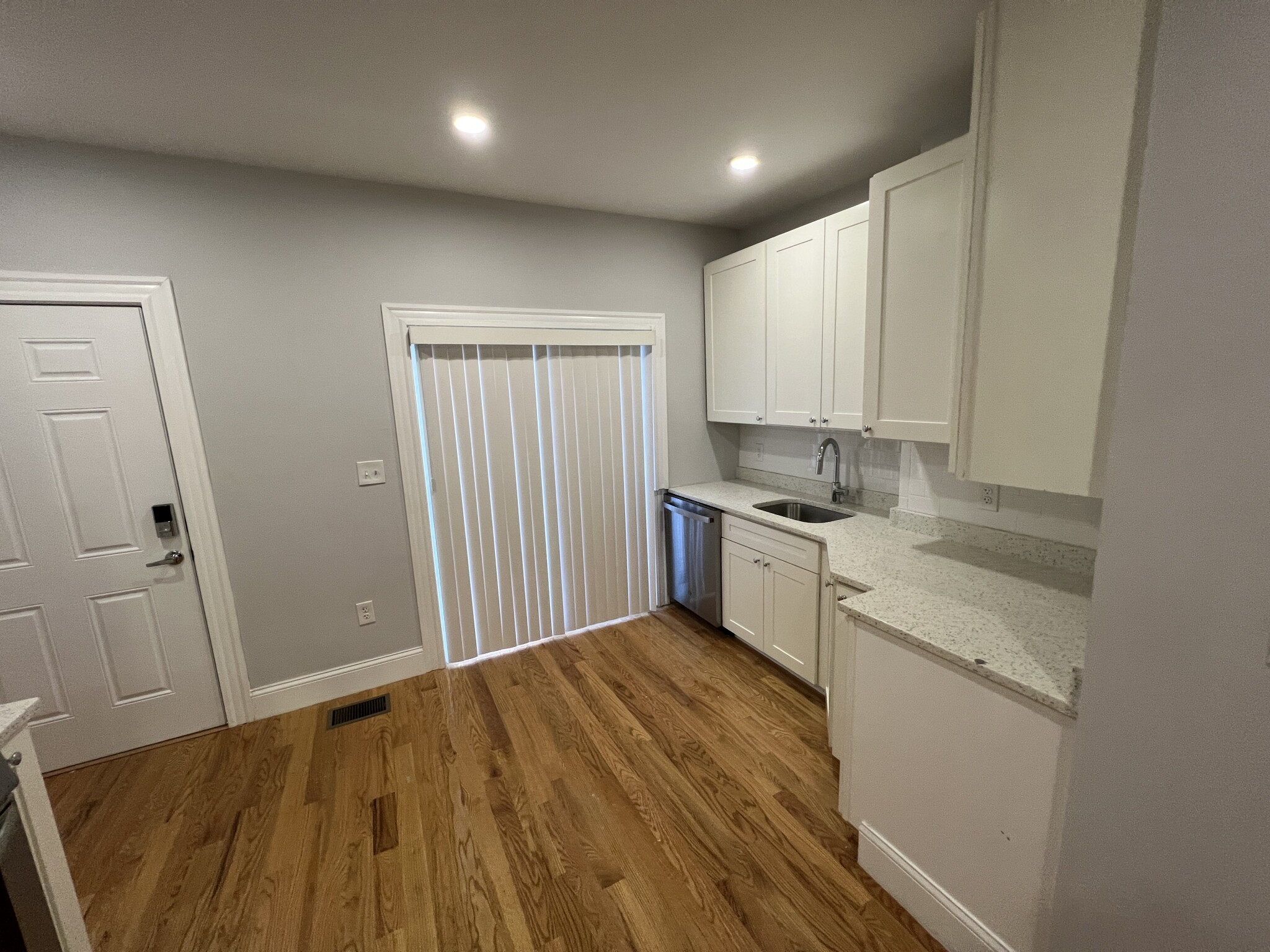 2 bed, 1 bath apartment for rent at 374 Oxford St Unit 2O, Baldwin — photo 23 of 32