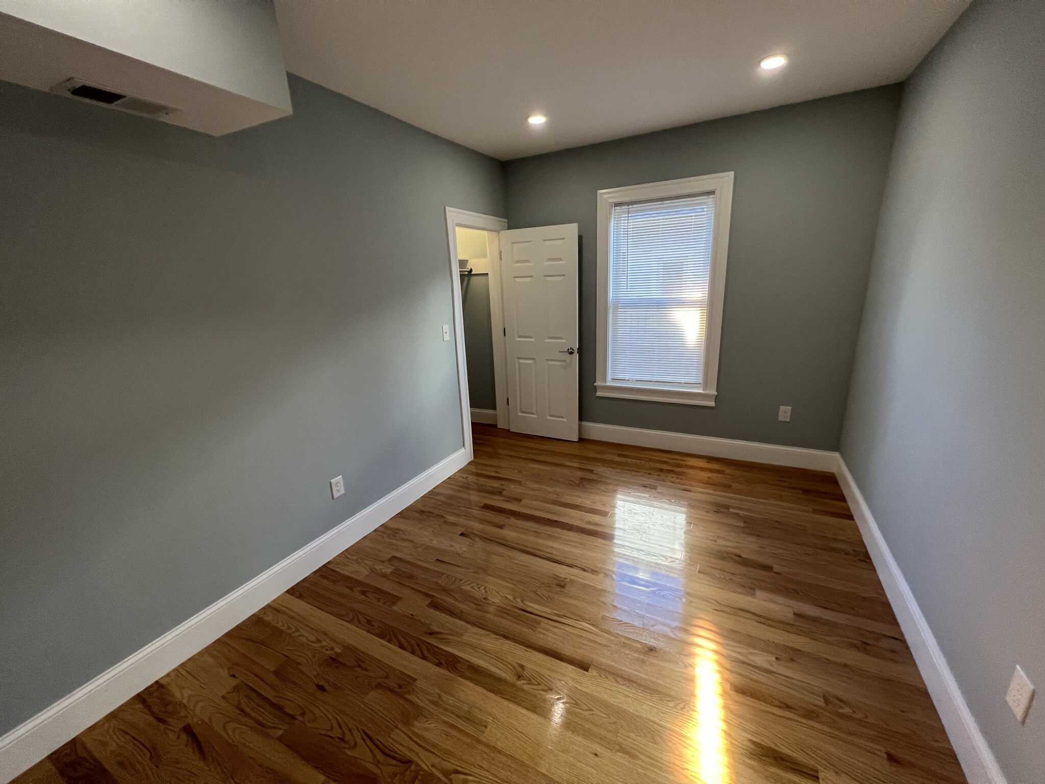 2 bed, 1 bath apartment for rent at 374 Oxford St Unit 4, Baldwin — photo 3 of 22