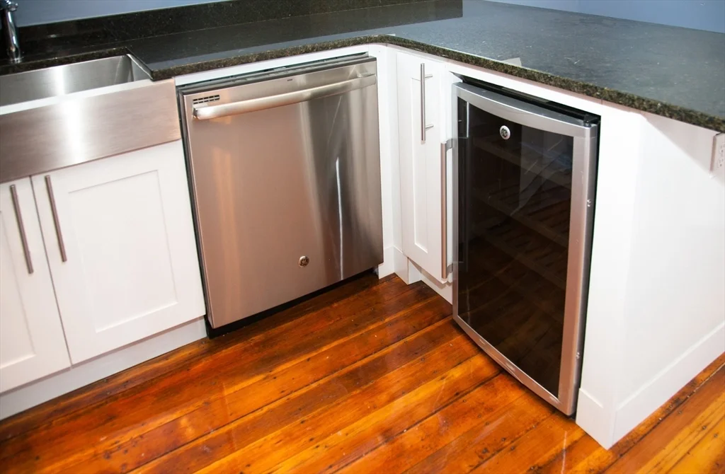 5 bed, 1 bath apartment for rent at 374 Prospect Unit 3A, Inman Square — photo 3 of 12