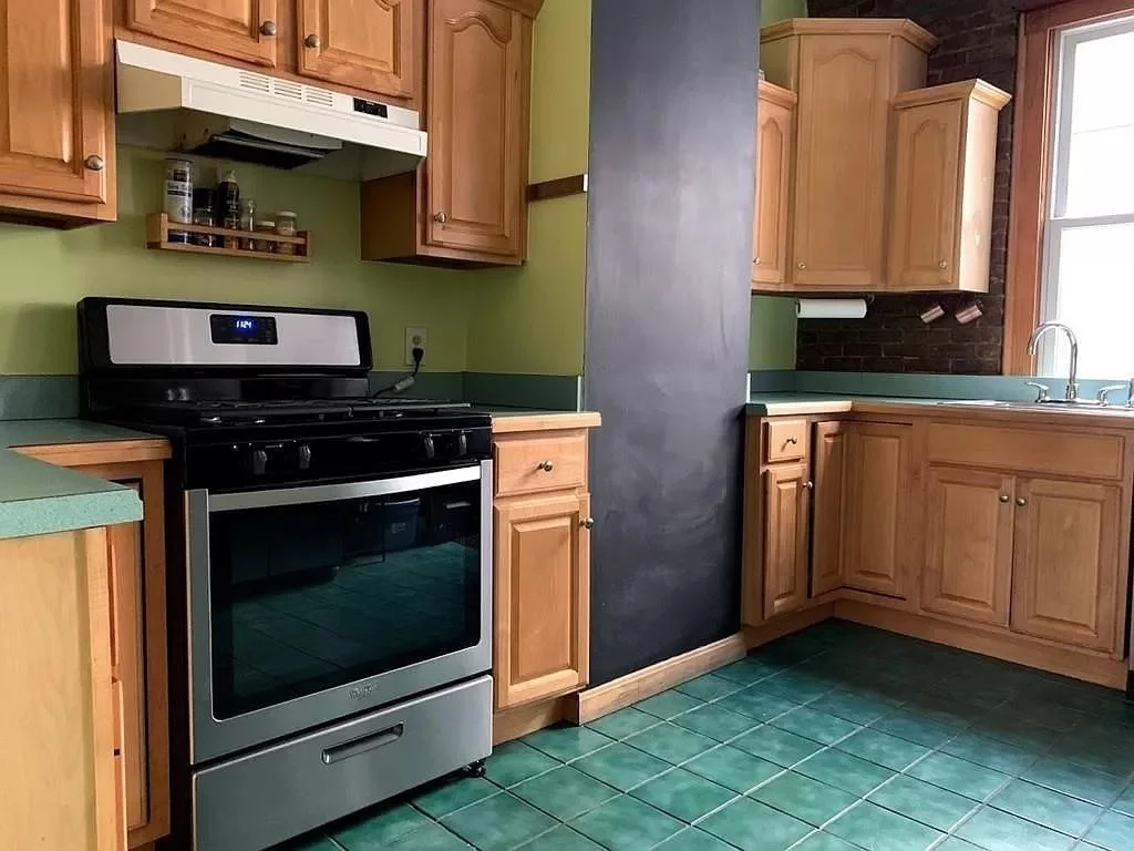 3 bed, 1 bath apartment for rent at 374 Silver St Unit 374, South Boston — photo 2 of 9