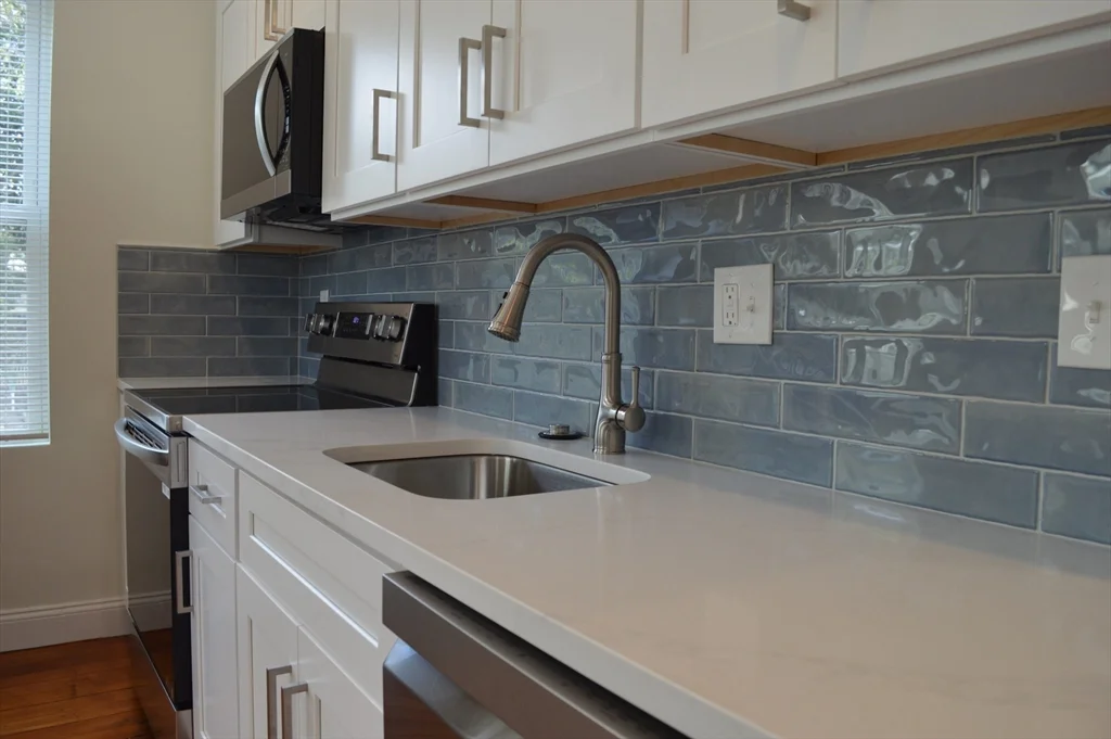 4 bed, 2 bath apartment for rent at 374A Centre St Unit 2, Jamaica Plain