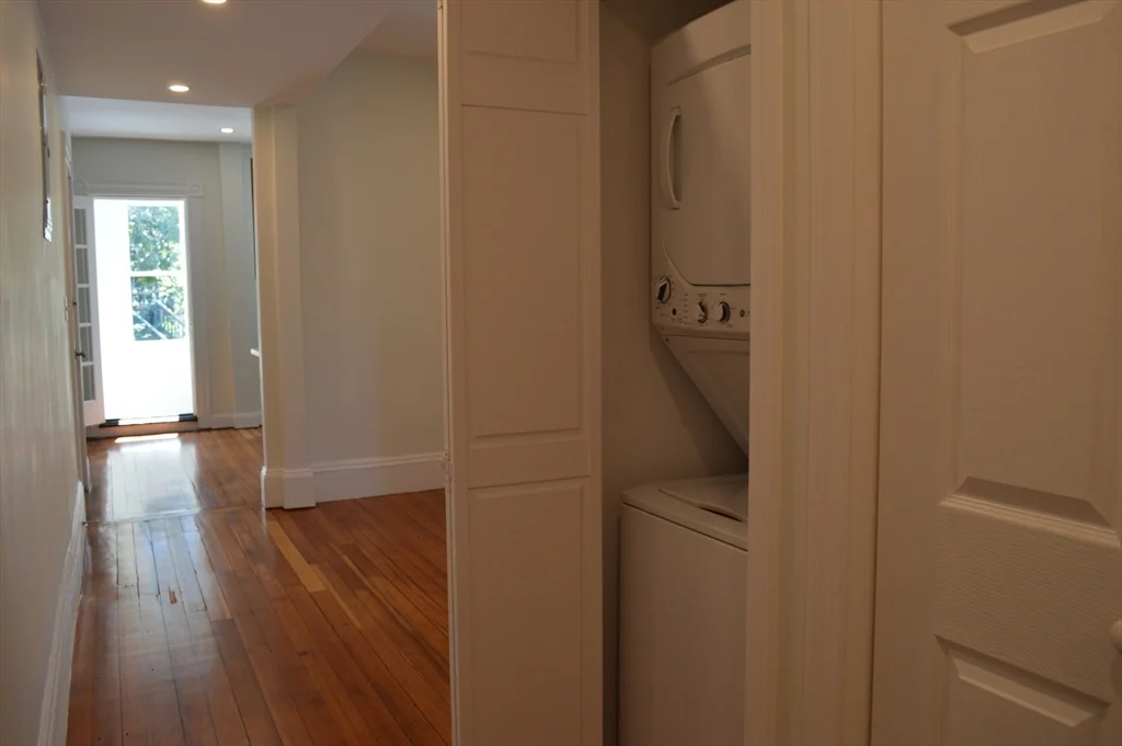 4 bed, 2 bath apartment for rent at 374A Centre St Unit 3, Jamaica Plain — photo 5 of 11