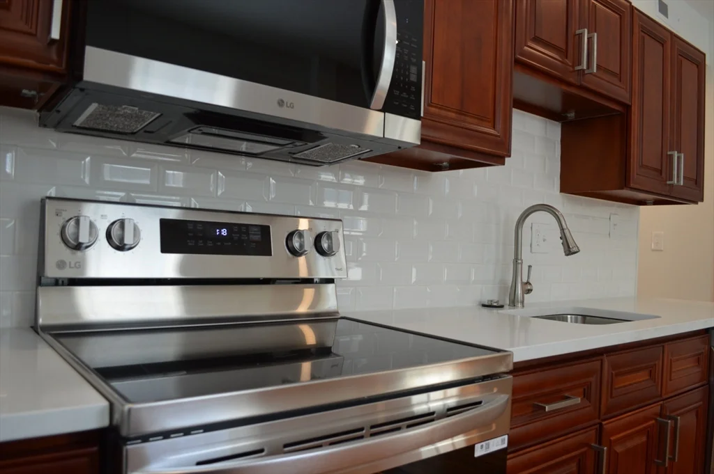 4 bed, 2 bath apartment for rent at 374B Centre St Unit 2, Jamaica Plain — photo 1 of 11