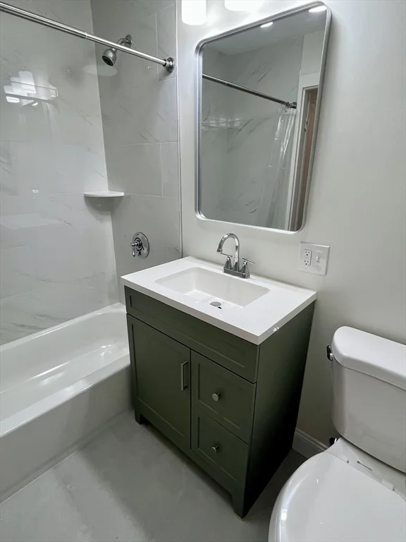 4 bed, 2 bath apartment for rent at 374B Centre St Unit 2, Jamaica Plain — photo 6 of 11
