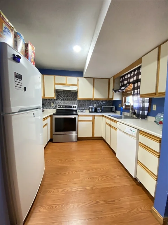 2 bed, 1 bath apartment for rent at 375 Aiken Ave Unit 6, Lowell — photo 2 of 7