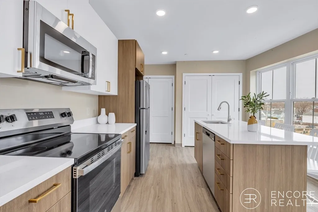 1 bed, 1 bath apartment for rent at 375 Cummins Highway Unit 201, Hyde Park — photo 3 of 18
