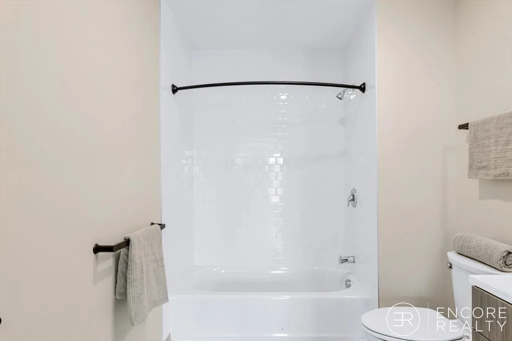 1 bed, 1 bath apartment for rent at 375 Cummins Highway Unit 201, Hyde Park — photo 9 of 18