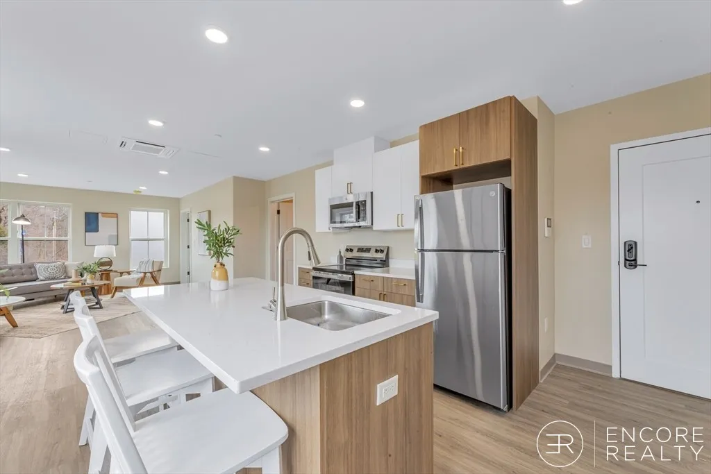 1 bed, 1 bath apartment for rent at 375 Cummins Highway Unit 201, Hyde Park — photo 1 of 18