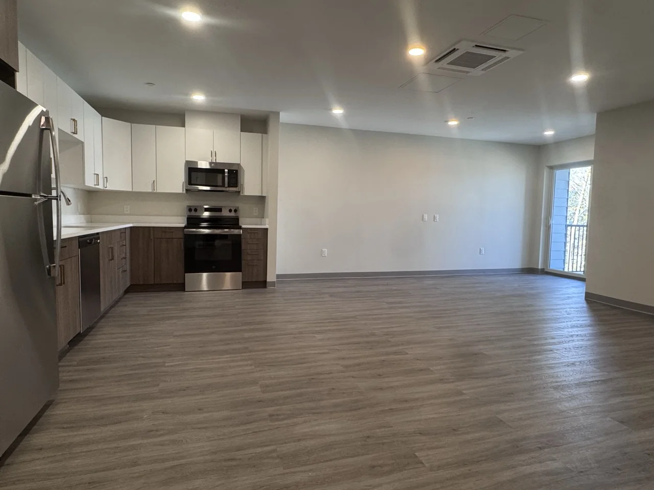 2 bed, 1 bath apartment for rent at 375 Cummins Highway Unit 204, Hyde Park — photo 3 of 13