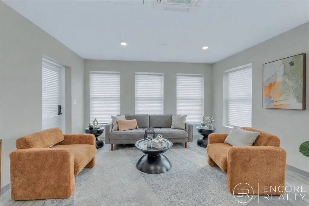 2 bed, 1 bath apartment for rent at 375 Cummins Highway Unit 375-202, Hyde Park — photo 7 of 21