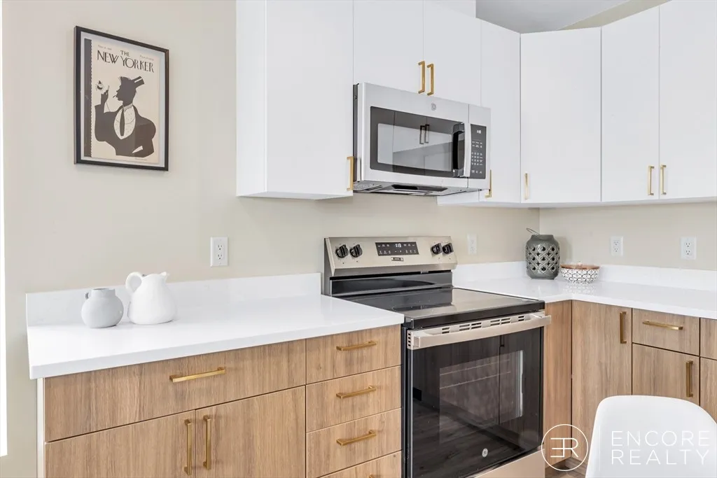 2 bed, 1 bath apartment for rent at 375 Cummins Highway Unit 375-202, Hyde Park — photo 5 of 21