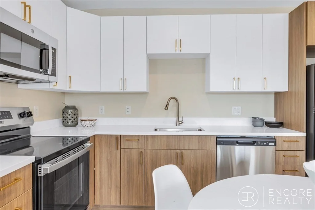 2 bed, 1 bath apartment for rent at 375 Cummins Hwy Unit 404, Roslindale — photo 3 of 19