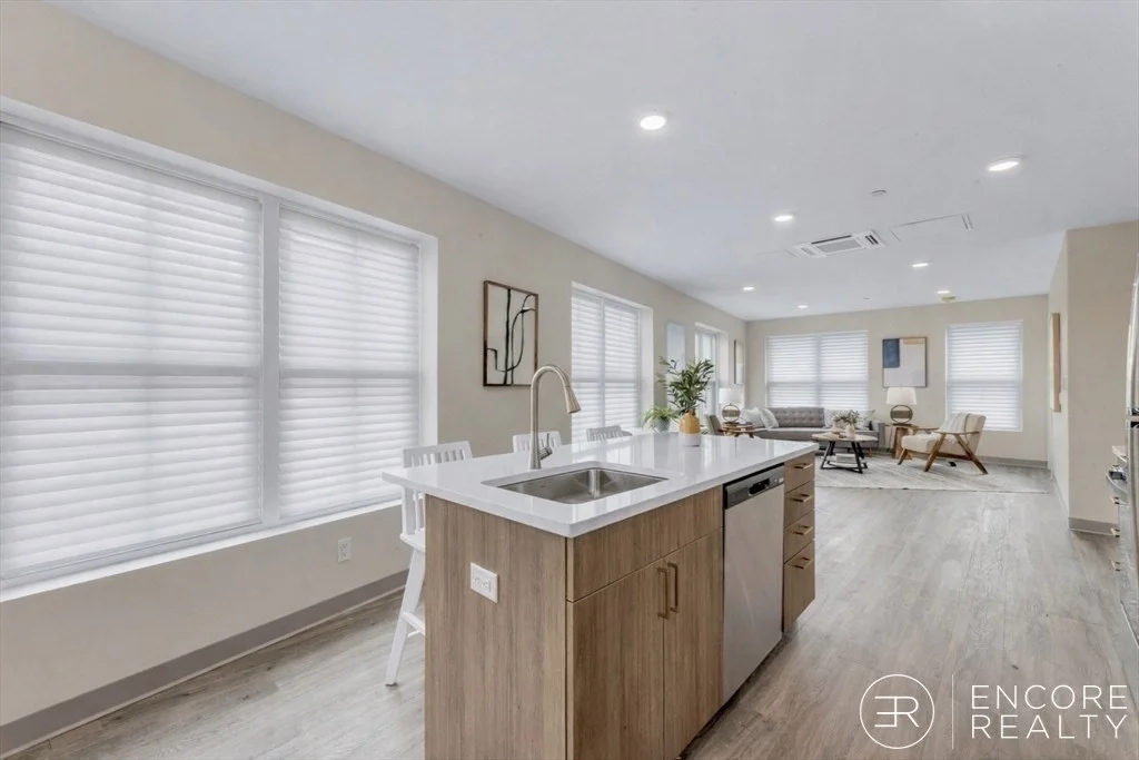 1 bed, 1 bath apartment for rent at 375 Cummins Hwy Unit 501, Roslindale — photo 3 of 16