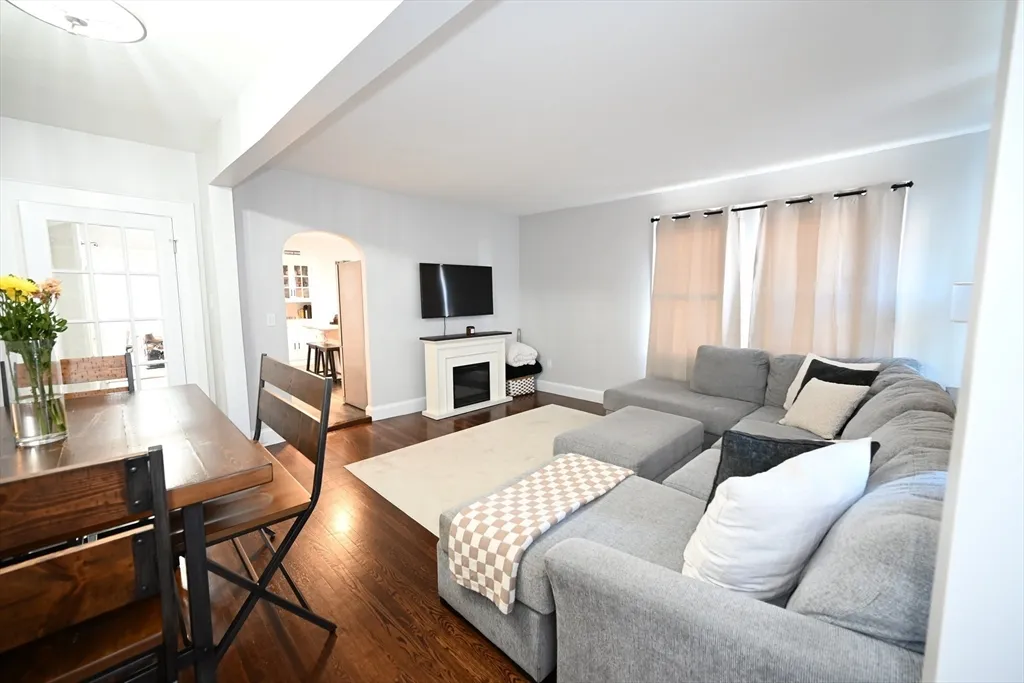 2 bed, 1 bath apartment for rent at 375 East Merrimack St Unit 1, Lowell — photo 2 of 17