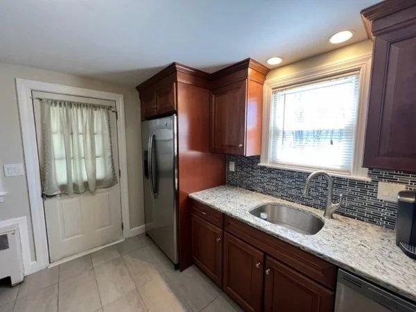 4 bed, 1 bath apartment for rent at 375 Elm St, Braintree — photo 6 of 31