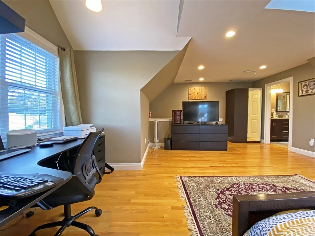 3 bed, 2 bath apartment for rent at 375 Lowell Ave Unit -, Newtonville — photo 13 of 20
