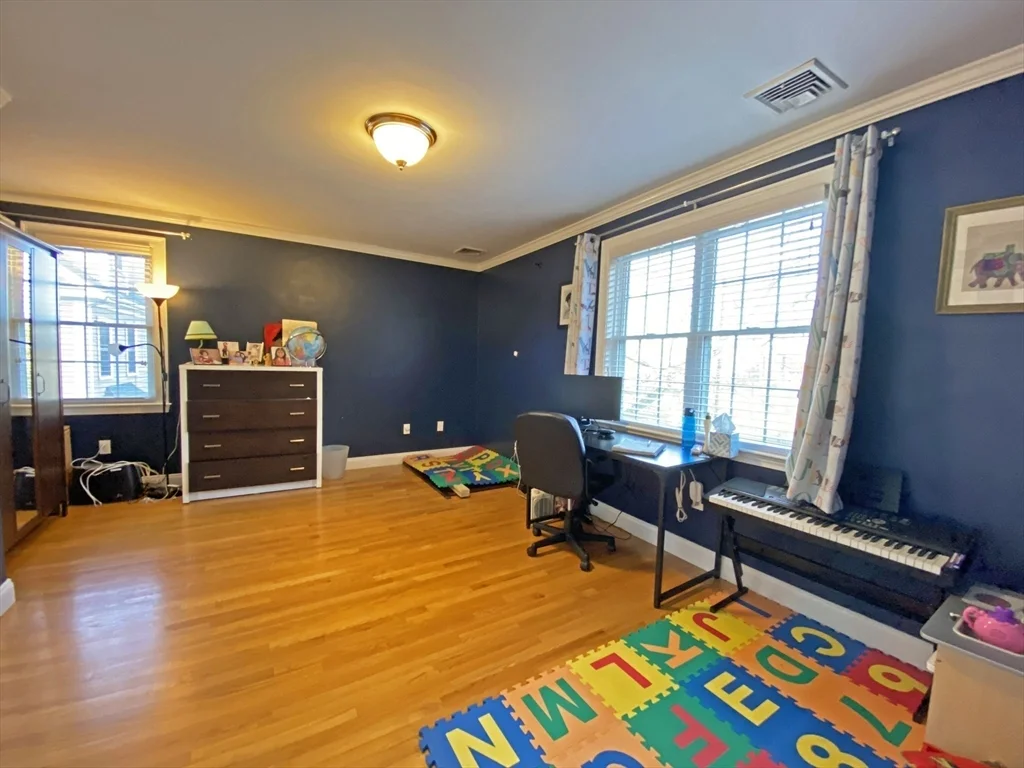 3 bed, 2 bath apartment for rent at 375 Lowell Ave Unit -, Newtonville — photo 16 of 20