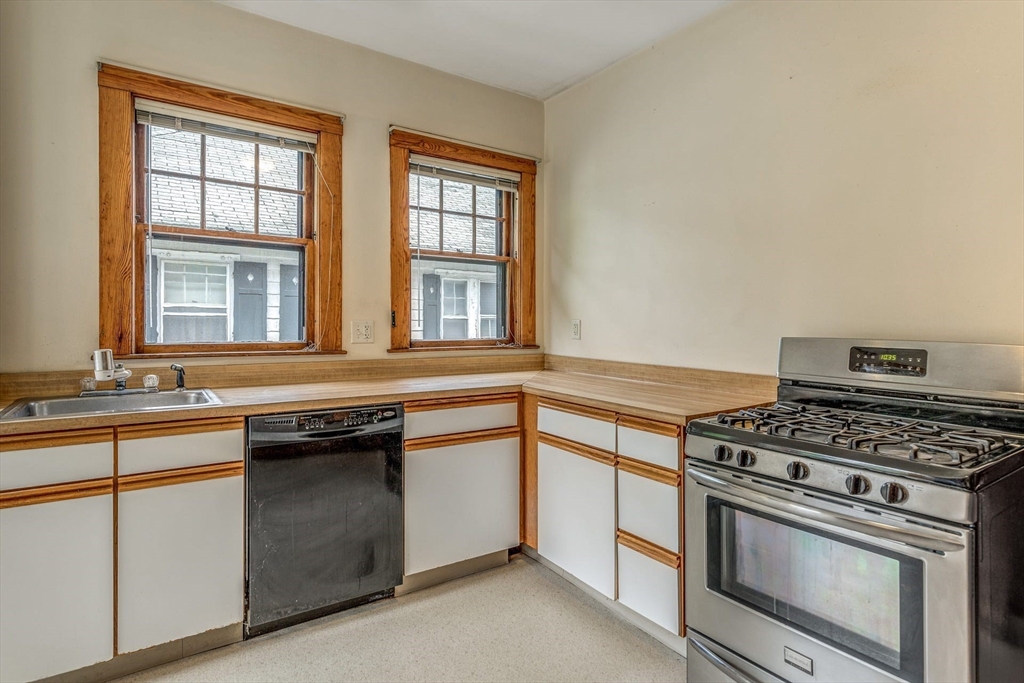 3 bed, 1 bath apartment for rent at 375 Mt Auburn St   Room For Rent Unit 2, West Cambridge — photo 11 of 26