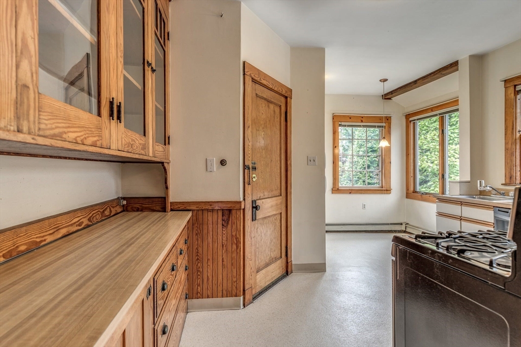 3 bed, 1 bath apartment for rent at 375 Mt Auburn St   Room For Rent Unit 2, West Cambridge — photo 9 of 26