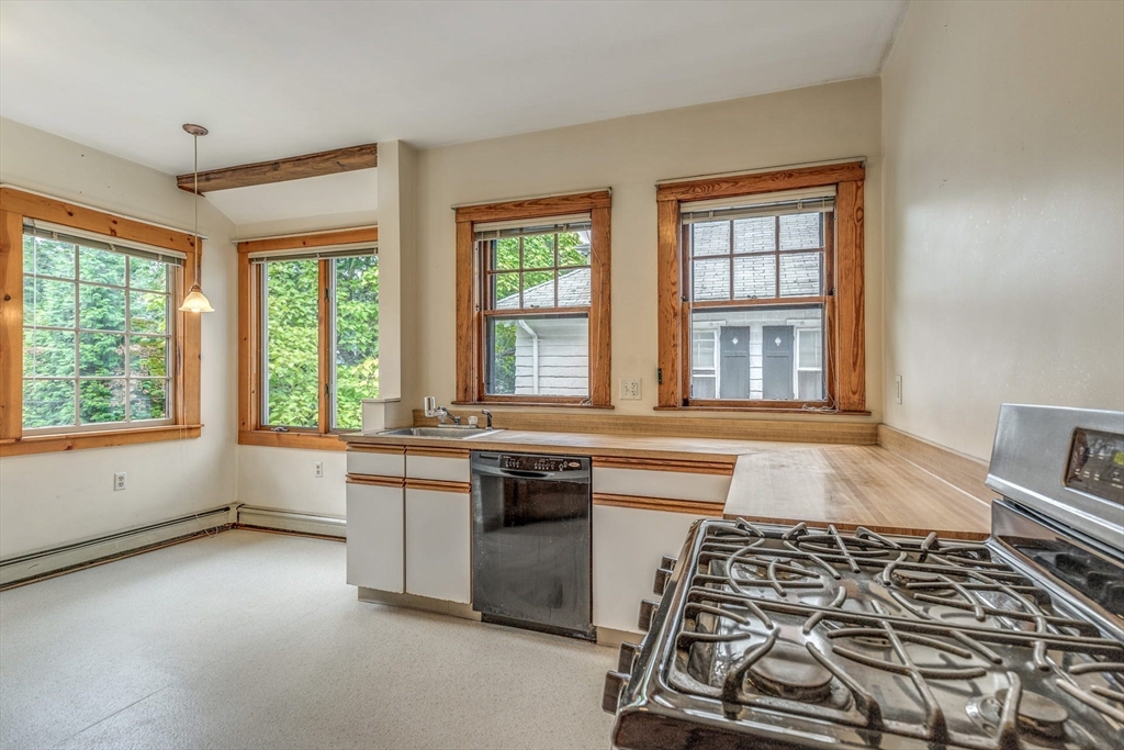 3 bed, 1 bath apartment for rent at 375 Mt Auburn St   Room For Rent Unit 2, West Cambridge — photo 10 of 26