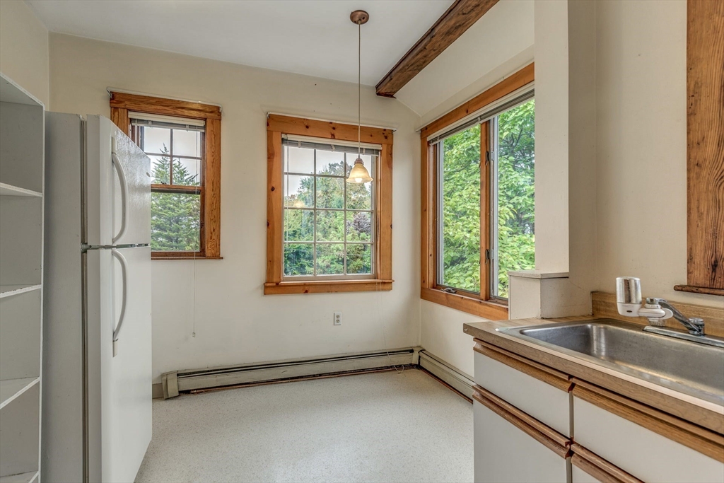 3 bed, 1 bath apartment for rent at 375 Mt Auburn St   Room For Rent Unit 2, West Cambridge — photo 12 of 26