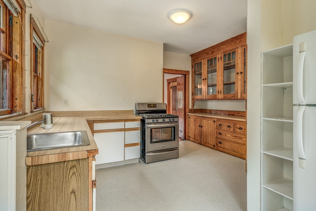 3 bed, 1 bath apartment for rent at 375 Mt Auburn St   Room For Rent Unit 2, West Cambridge — photo 14 of 26