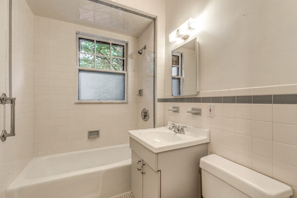 3 bed, 1 bath apartment for rent at 375 Mt Auburn St   Room For Rent Unit 2, West Cambridge — photo 16 of 26