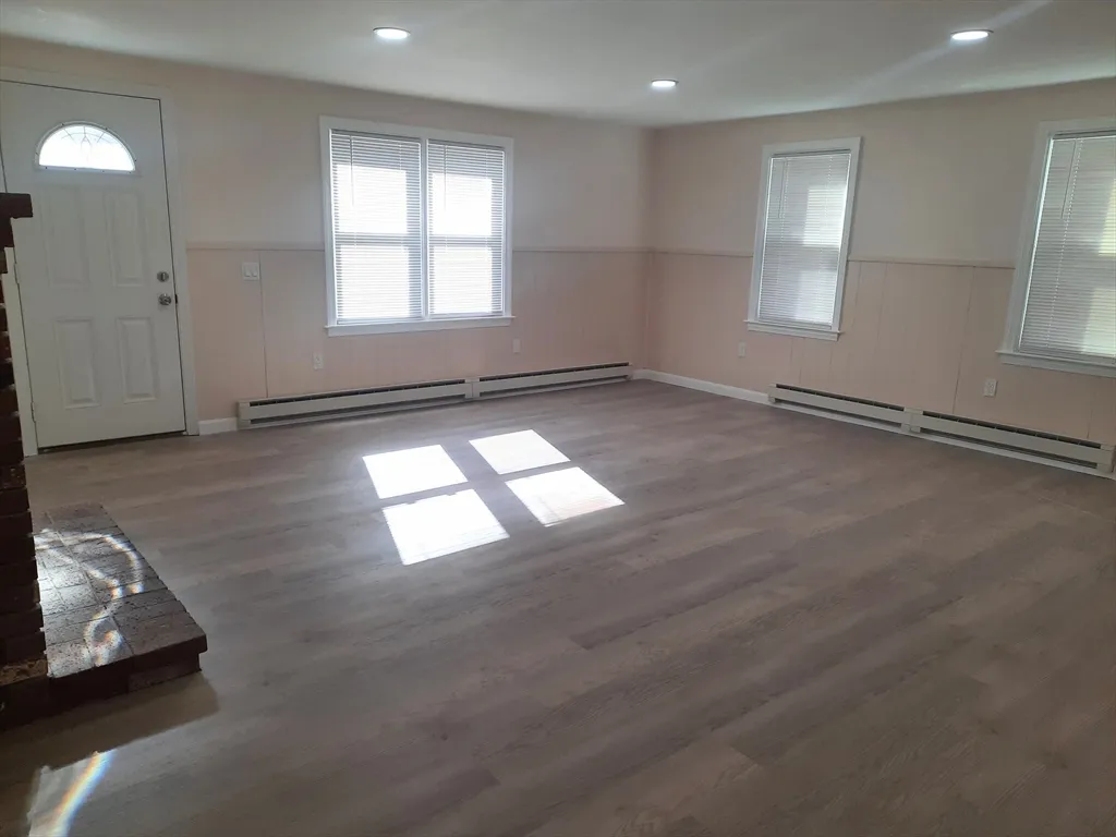 1 bed, 1 bath apartment for rent at 375 Plymouth St Unit 2, Middleboro — photo 7 of 8