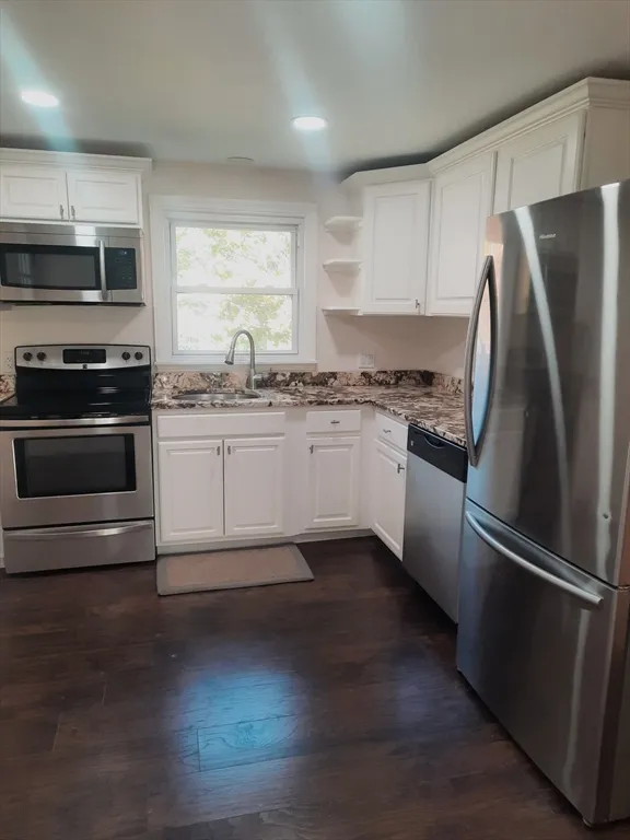 1 bed, 1 bath apartment for rent at 375 Plymouth St Unit 2, Middleboro — photo 2 of 8