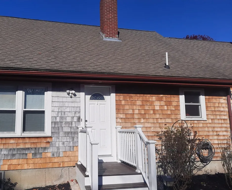 1 bed, 1 bath apartment for rent at 375 Plymouth St Unit 2, Middleboro — photo 1 of 8