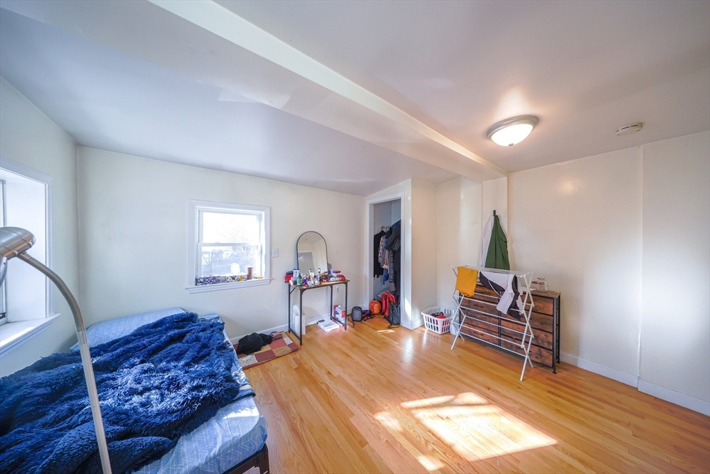 4 bed, 1 bath apartment for rent at 375 Prospect St Unit 2, Wellington-Harrington — photo 6 of 12