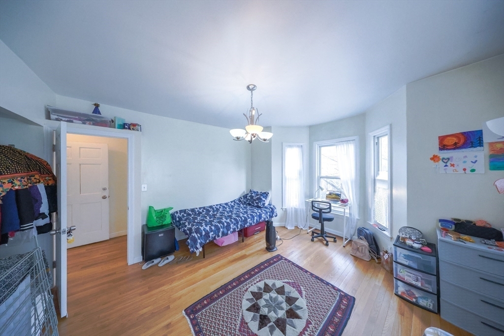 4 bed, 1 bath apartment for rent at 375 Prospect St Unit 2, Wellington-Harrington — photo 3 of 12