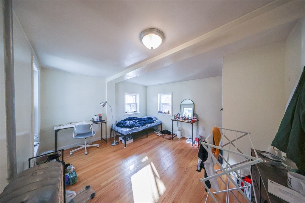 4 bed, 1 bath apartment for rent at 375 Prospect St Unit 2, Wellington-Harrington — photo 5 of 12