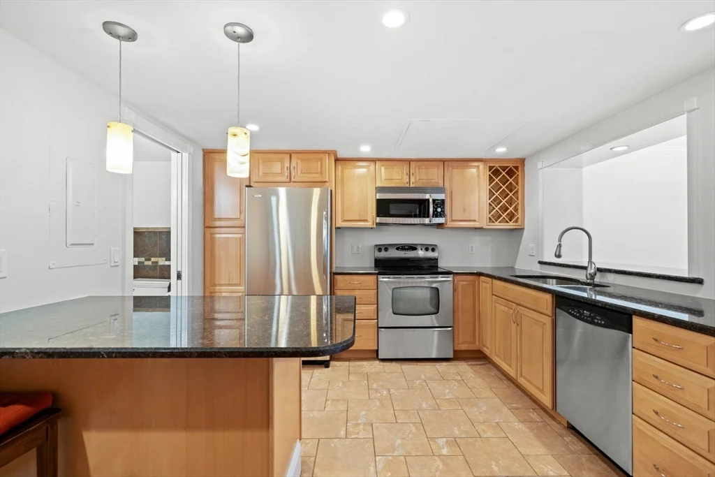 2 bed, 2 bath apartment for rent at 376 Commercial St Unit 4D, Waterfront — photo 6 of 34