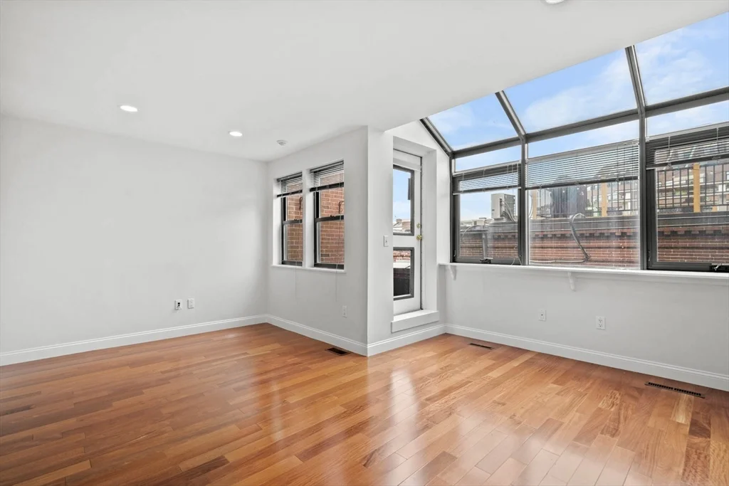 2 bed, 2 bath apartment for rent at 376 Commercial St Unit 4D, Waterfront — photo 28 of 34