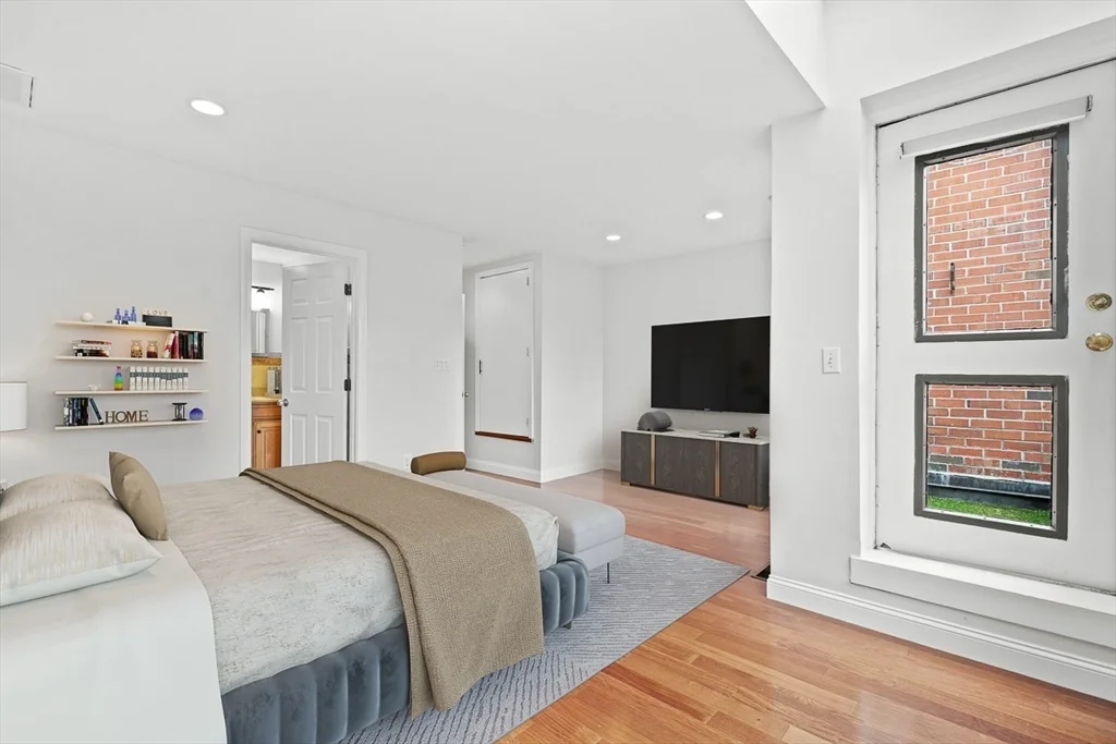 2 bed, 2 bath apartment for rent at 376 Commercial St Unit 4D, Waterfront — photo 13 of 34