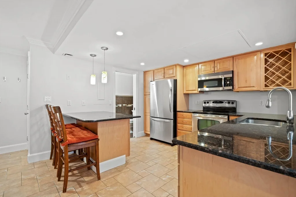 2 bed, 2 bath apartment for rent at 376 Commercial St Unit 4D, Waterfront — photo 5 of 34